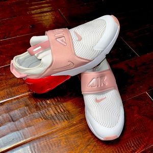 Youth size 7 nike shoes